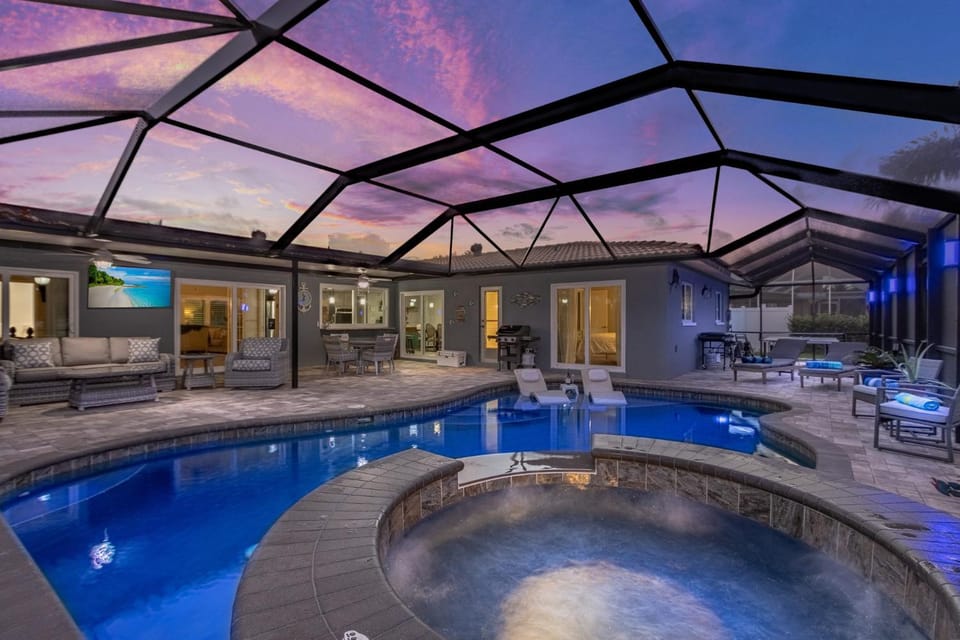 Stunning Waterfront Villa Direct Gulf Access, Kayaks, Heated Pool Sanctuary on Savona House in Cape Coral