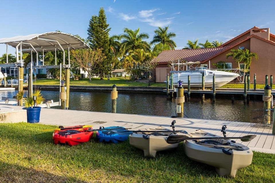 Stunning Waterfront Villa Direct Gulf Access, Kayaks, Heated Pool Sanctuary on Savona House in Cape Coral