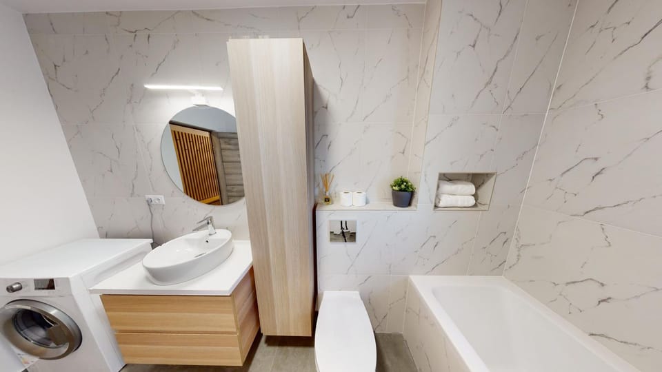 Bathroom, Bath, towels, washing machine