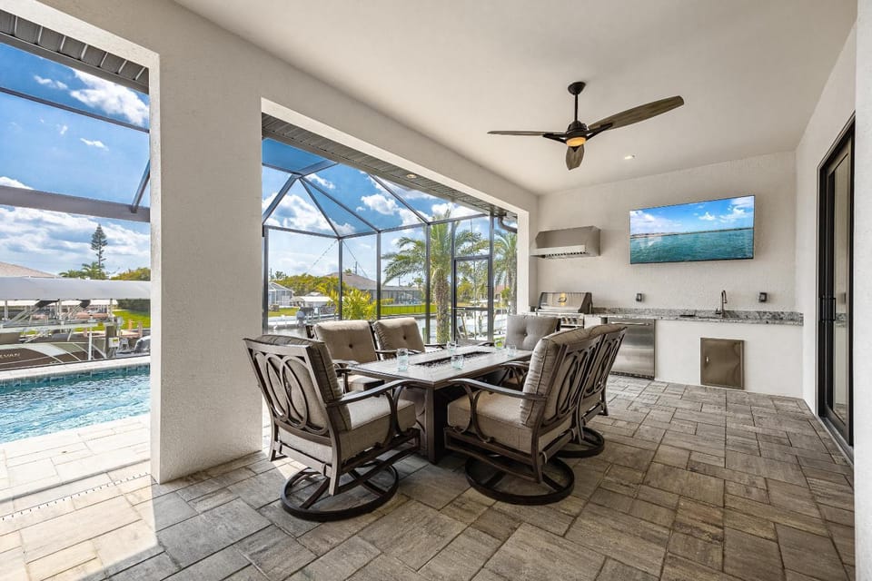 New Home, Pool, Tiki Hut, Sleeps 8 - Villa Cielo Sur House in Cape Coral