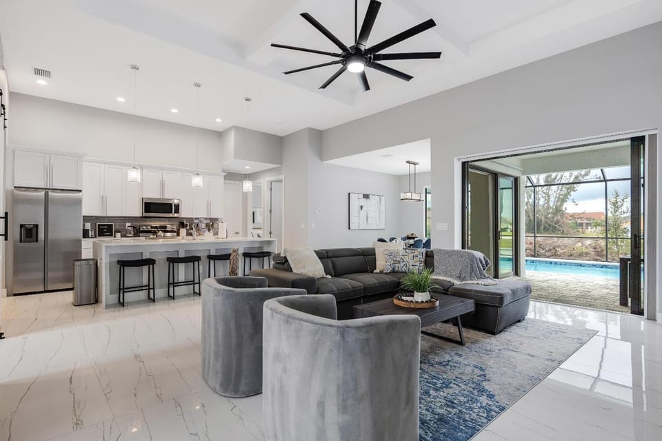 Villa Cloud 9- Roelens Vacations House in Cape Coral