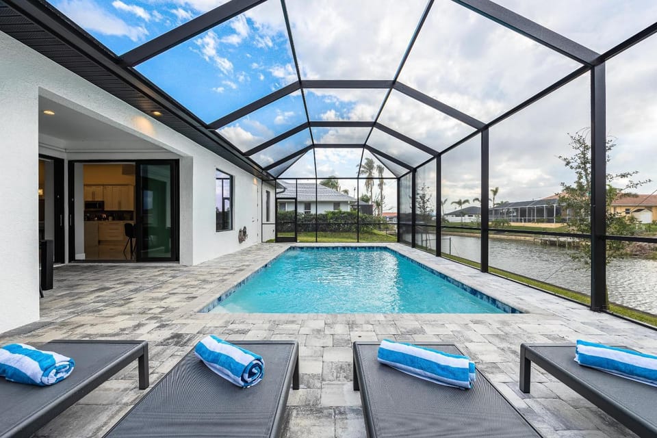Villa Cloud 9- Roelens Vacations House in Cape Coral