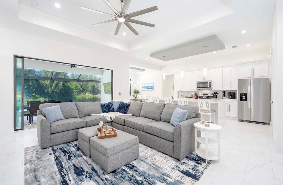 Brand New Home! On Intersecting Canals, Pool, Sleeps 8 - Villa SeaDuction House in Cape Coral