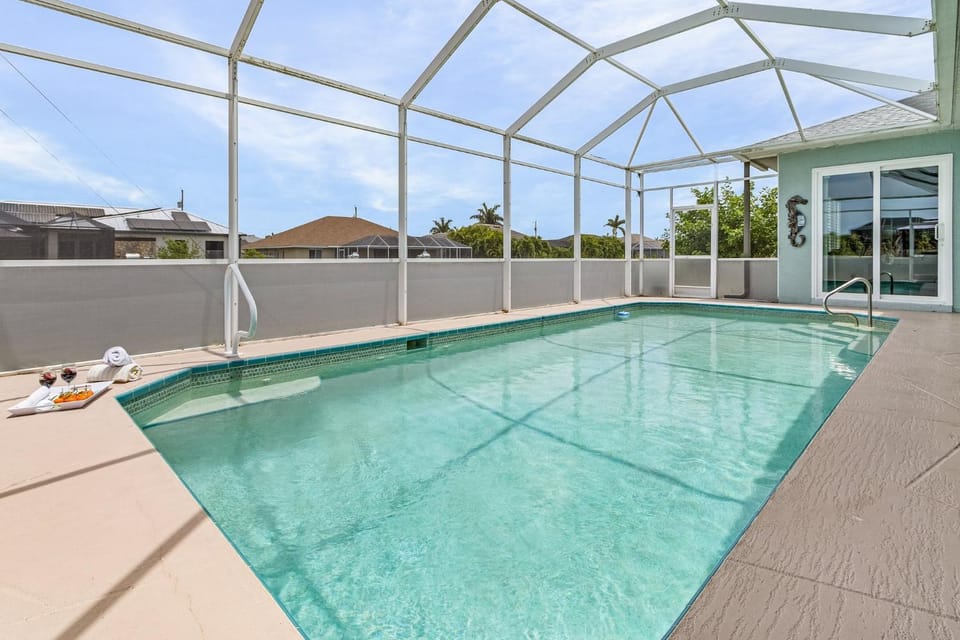 Pet Friendly Paradise - Villa Sea Star - Roelens Vacations House in Cape Coral