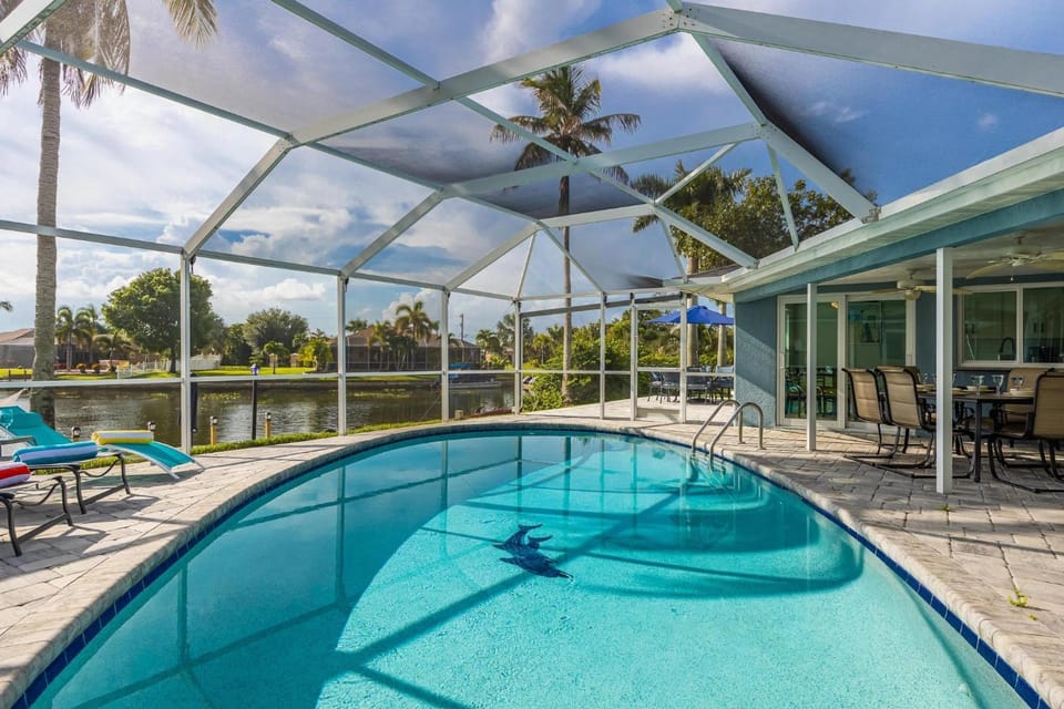 Pet Friendly, Lake view, Game Room - Villa Coral Palace - Roelens Vacations House in Cape Coral