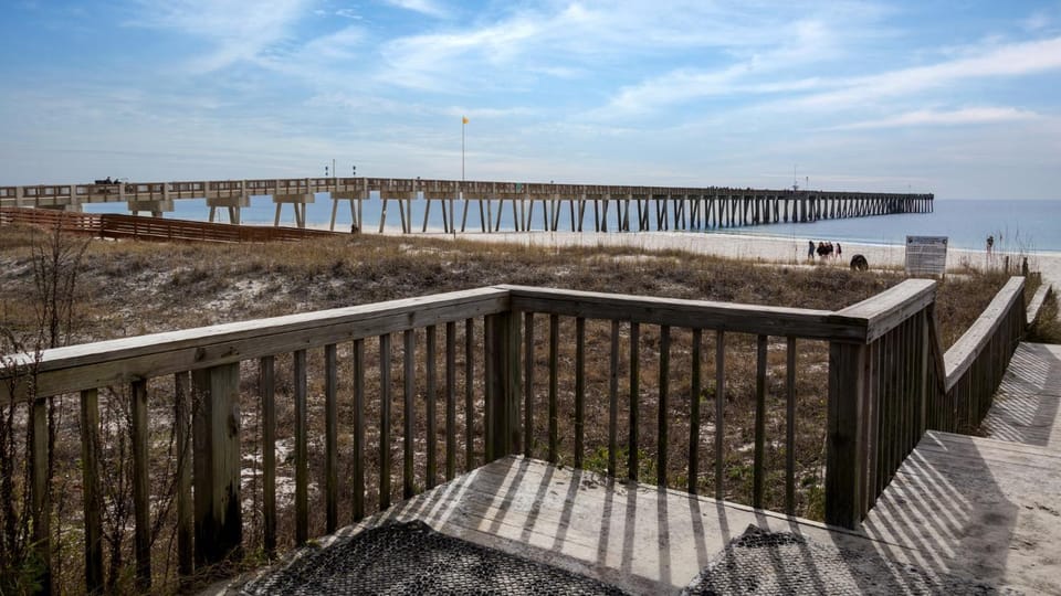 Walking on Sunshine - Benchmark Management House in Carillon Beach