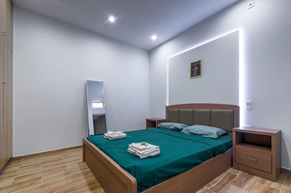 Bed, Bedroom, towels