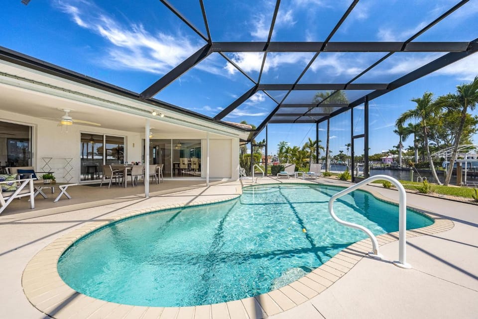 Amazing Water View with heated salt water pool - Villa Riverside - Roelens Vacations House in Cape Coral