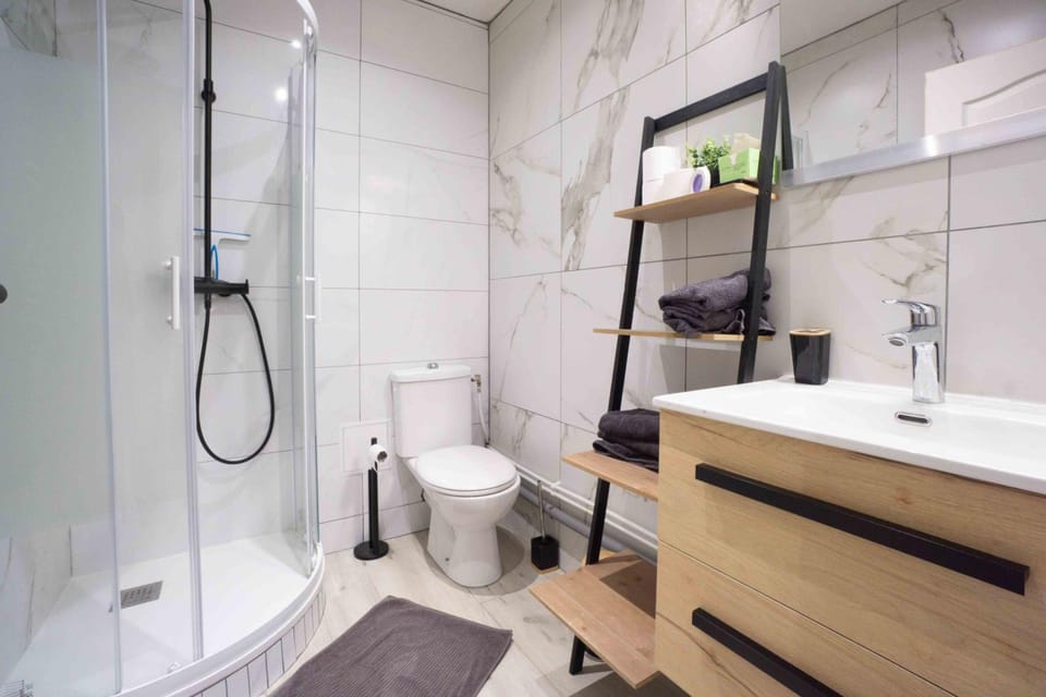 Bathroom, Living room