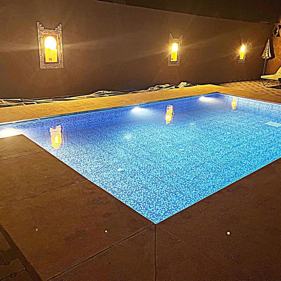 Pool view, Pool view