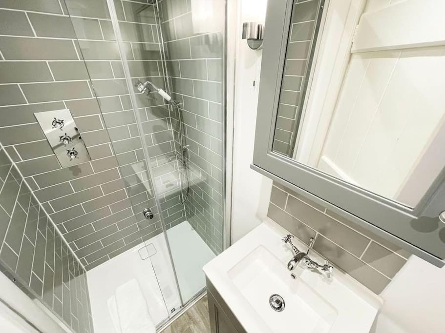 The Rockies, Port Isaac Bay Holidays House in Port Isaac