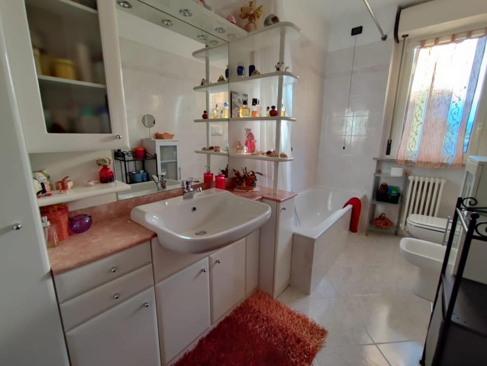 Bathroom, Bath