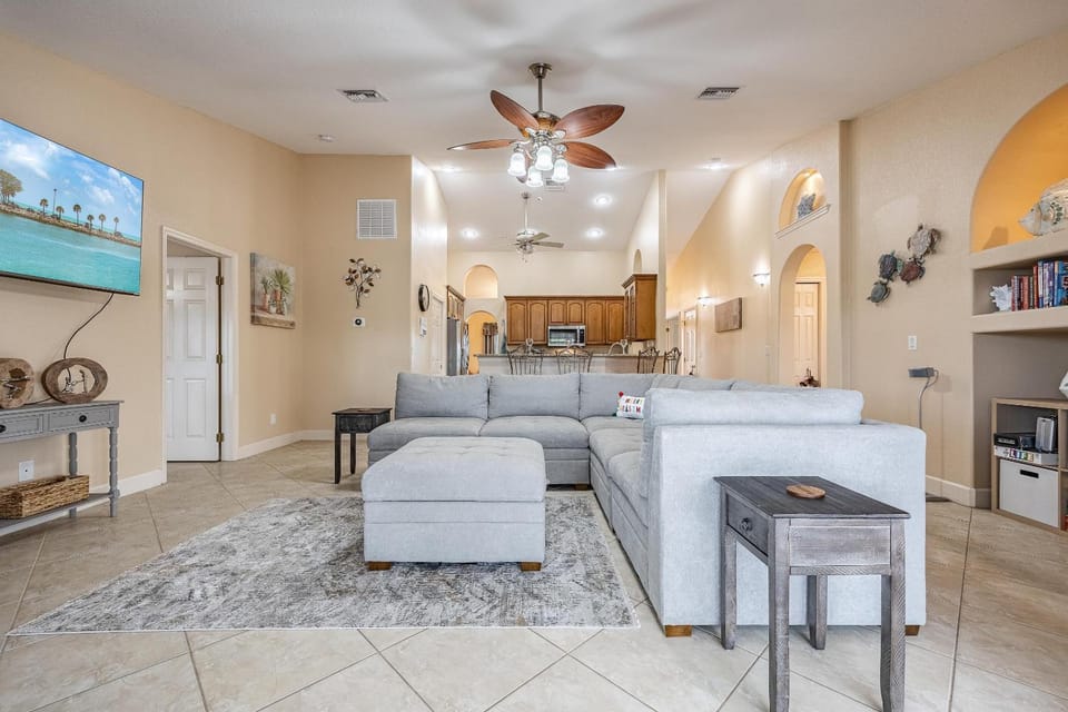 Villa Escape to the Cape House in Cape Coral