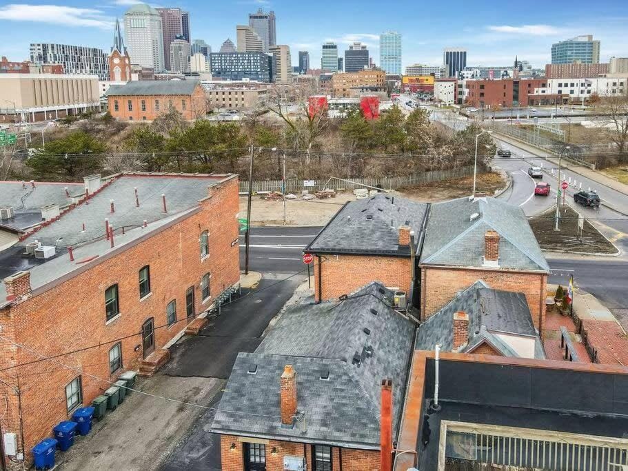 Housepitality - The Reichstag Suite - Modern Apartment in German Village