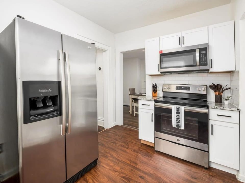 Large 5 Bedroom House Next to OSU, Sleeps 16 House in Ohio