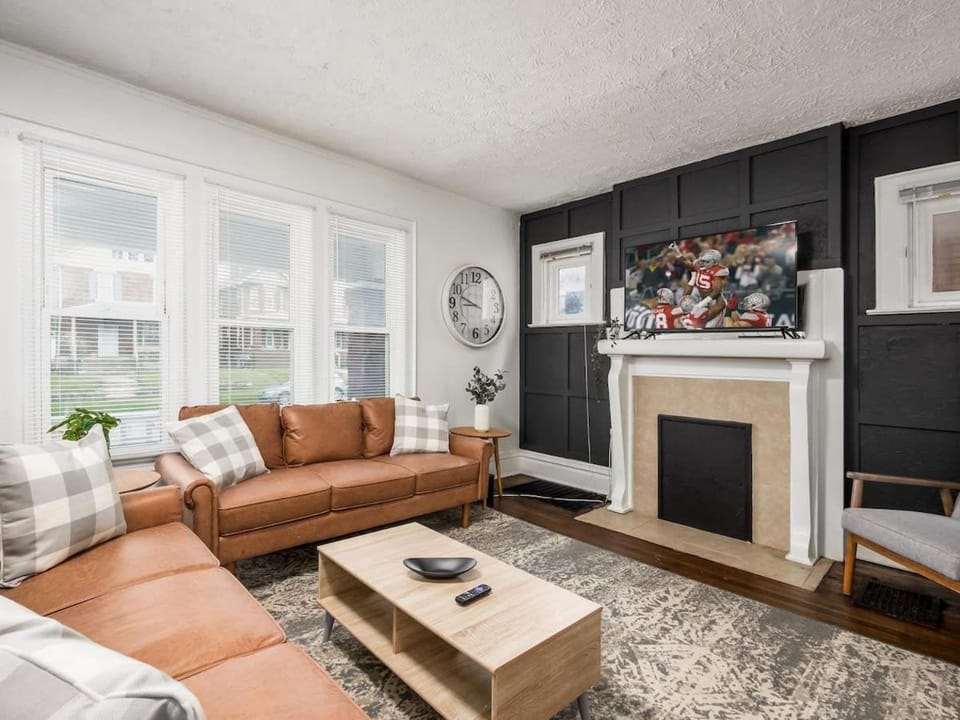 Large 5 Bedroom House Next to OSU, Sleeps 16 House in Ohio