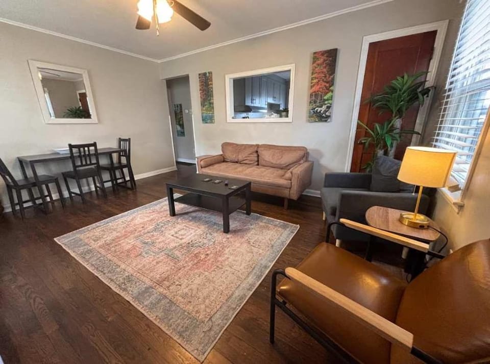 Housepitality- The Bungalow -2 BR House in Ohio