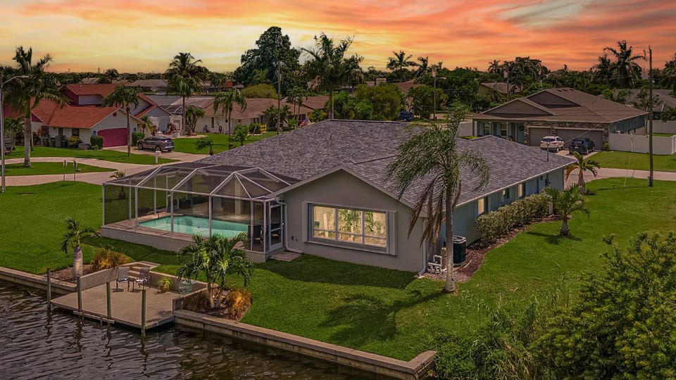 Luxury Villa on Freshwater Lake with Heated Pool Villa Mohave Lake Roelens Vacations House in Cape Coral
