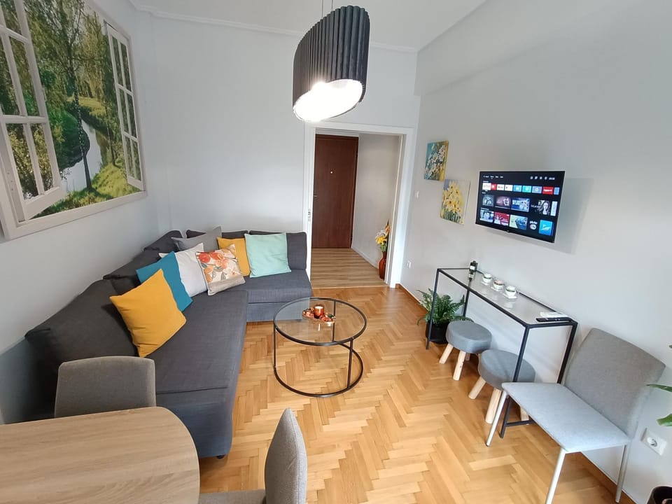 TV and multimedia, Living room, Decorative detail, Decorative detail, Seating area, Dining area, Family, Family, air conditioner, air conditioner