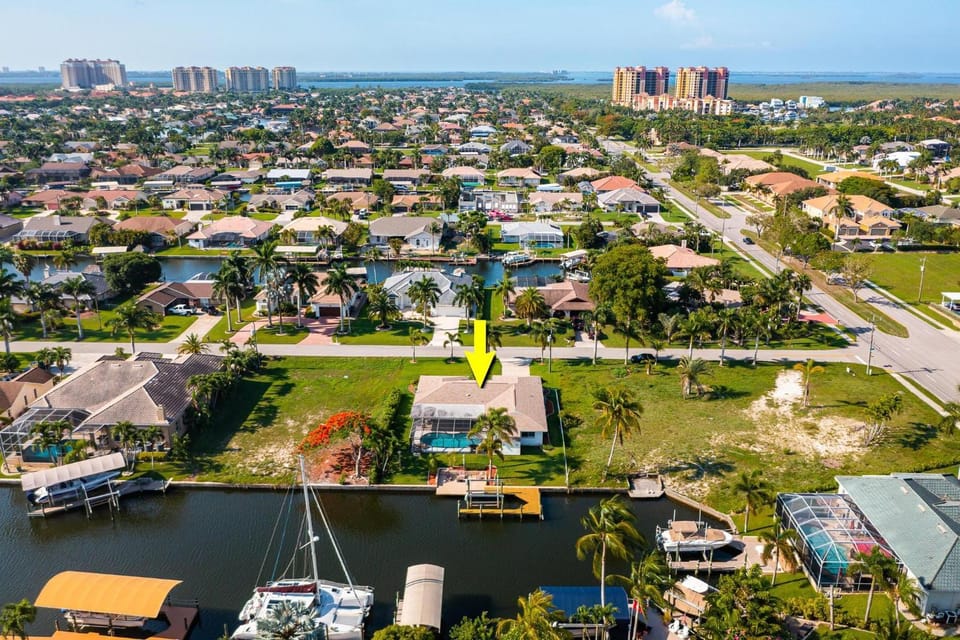 Gulf Access Sleeps 6 heated pool - Villa Ocean Pearl House in Cape Coral