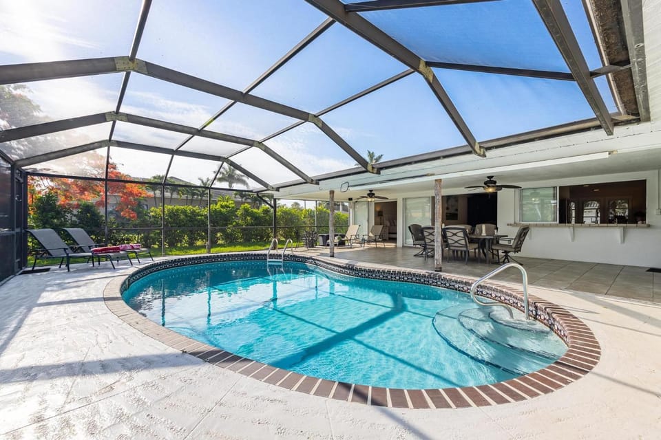 Gulf Access Sleeps 6 heated pool - Villa Ocean Pearl House in Cape Coral
