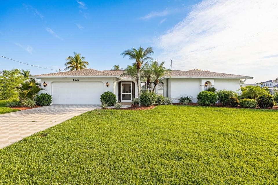 Gulf Access Sleeps 6 heated pool - Villa Ocean Pearl House in Cape Coral
