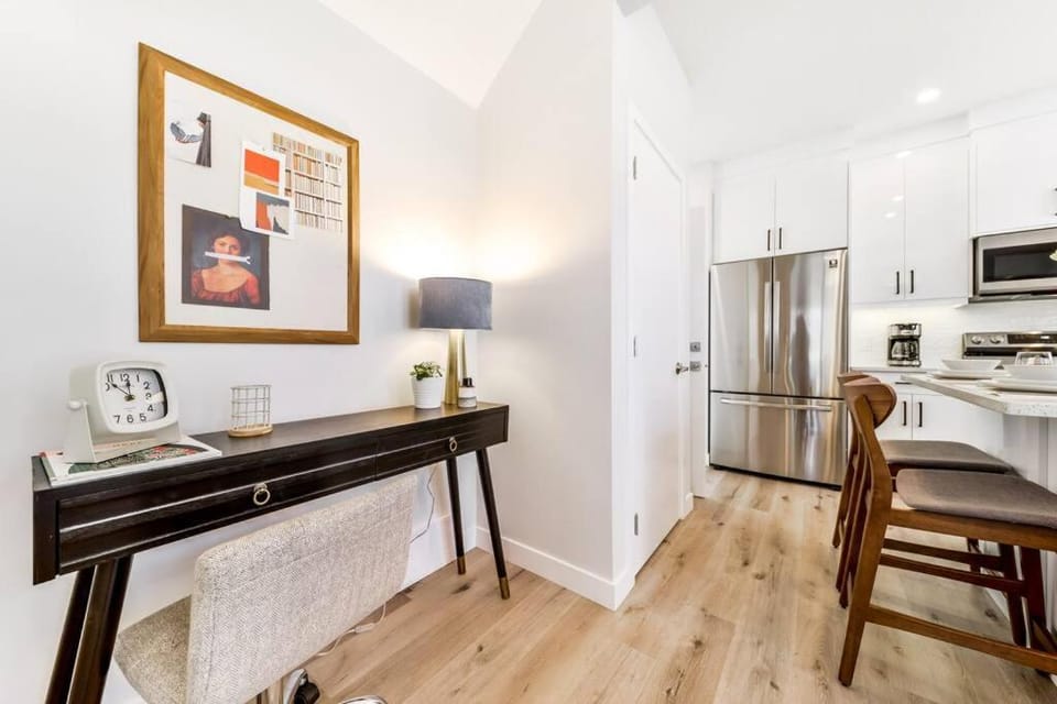 Kitchen or kitchenette, Business facilities, Dining area