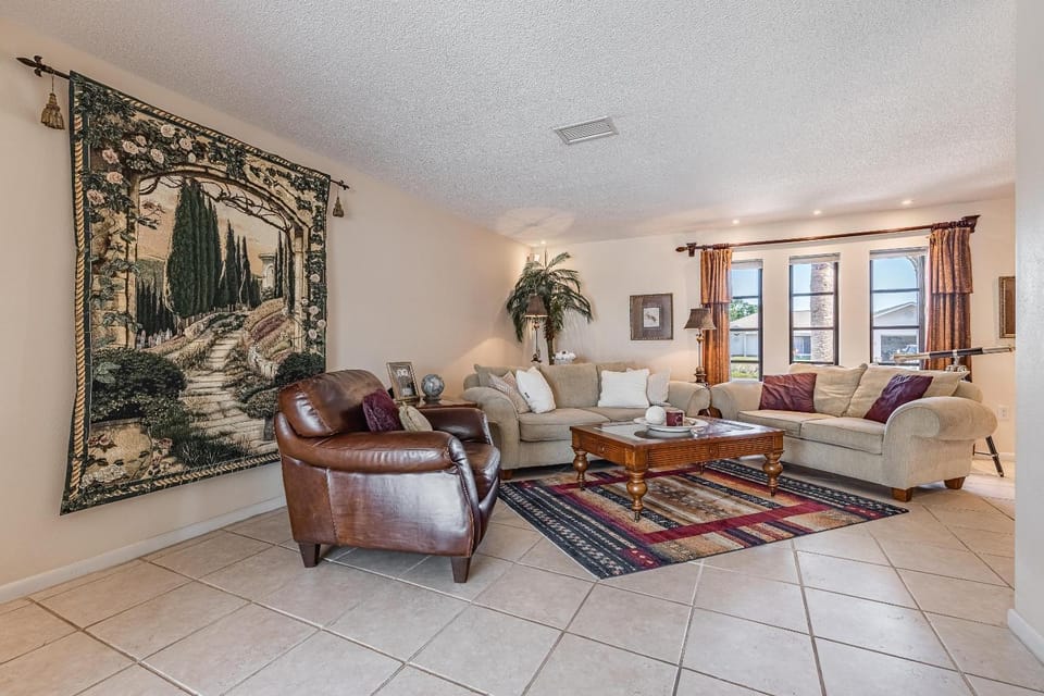 Pool, Sleeps 6 - Villa Paradise House in Cape Coral