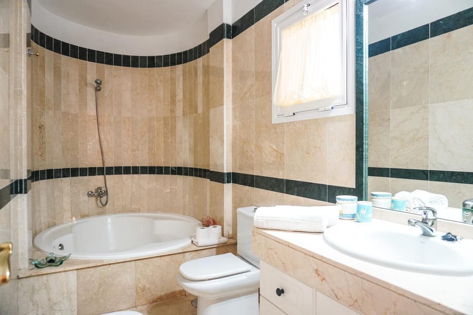 Shower, Toilet, Bathroom, Bath