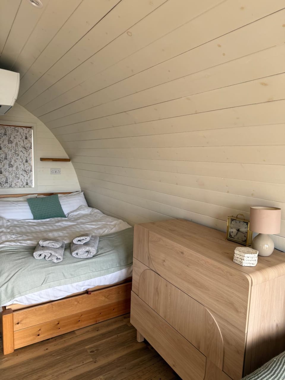 Handa pod in scottish highlands. Chalet in Scotland