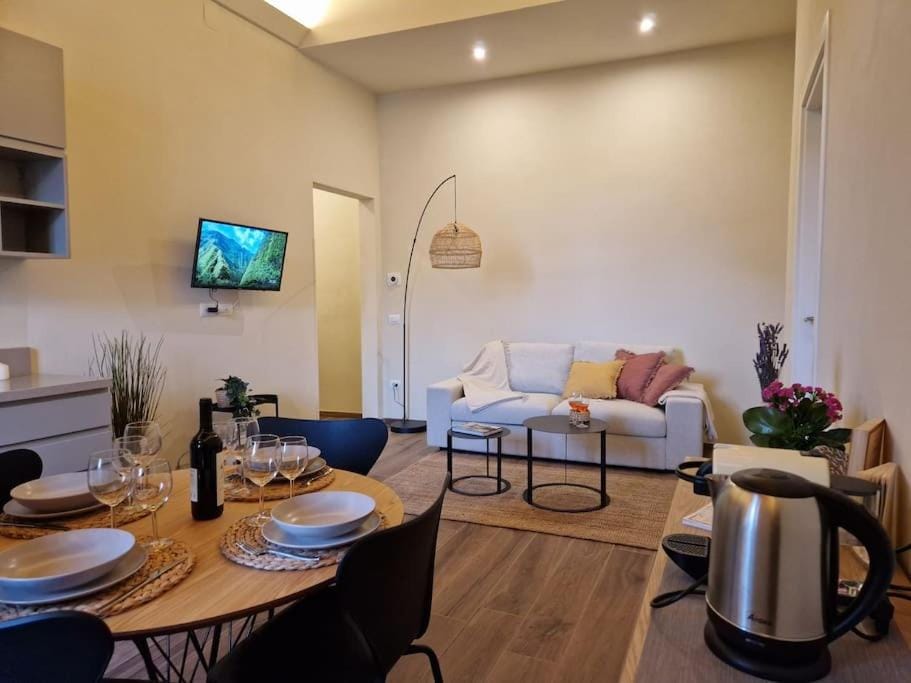 TV and multimedia, Coffee/tea facilities, Living room, Dining area