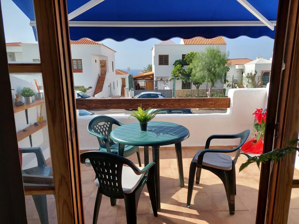 Pool & View Christianos Apartment in Los Cristianos