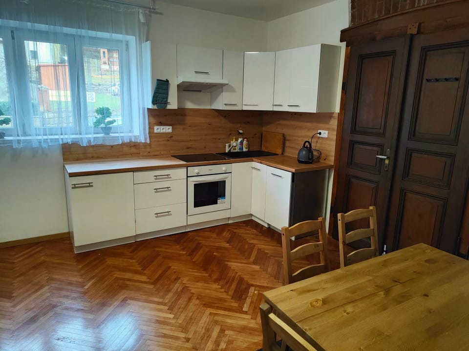 Kitchen or kitchenette, Dining area, dishwasher, pet friendly, stove, kitchen