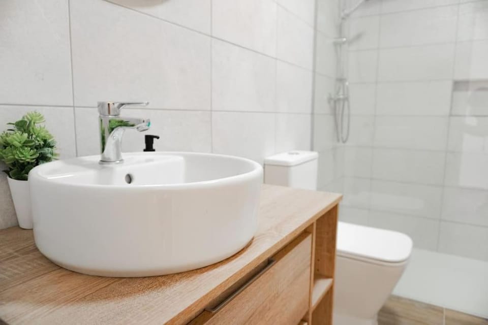 Shower, Toilet, Bathroom, Bath