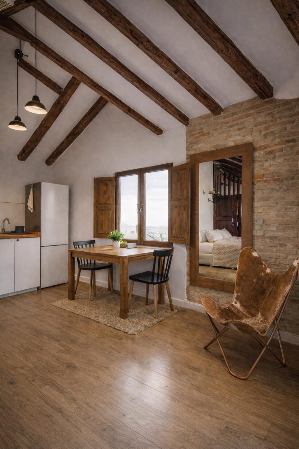 Kitchen or kitchenette, Dining area, oven