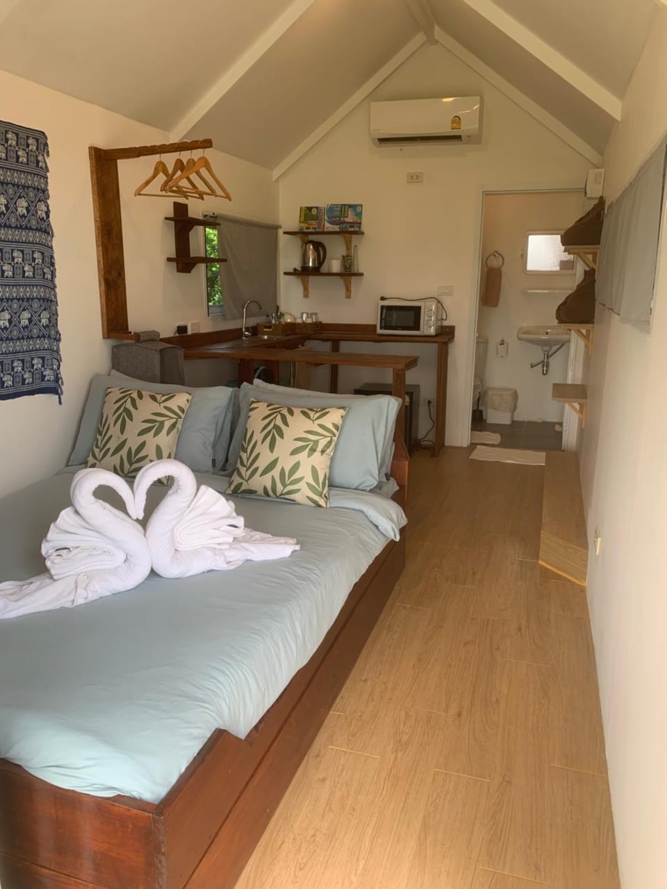 Bed, Photo of the whole room
