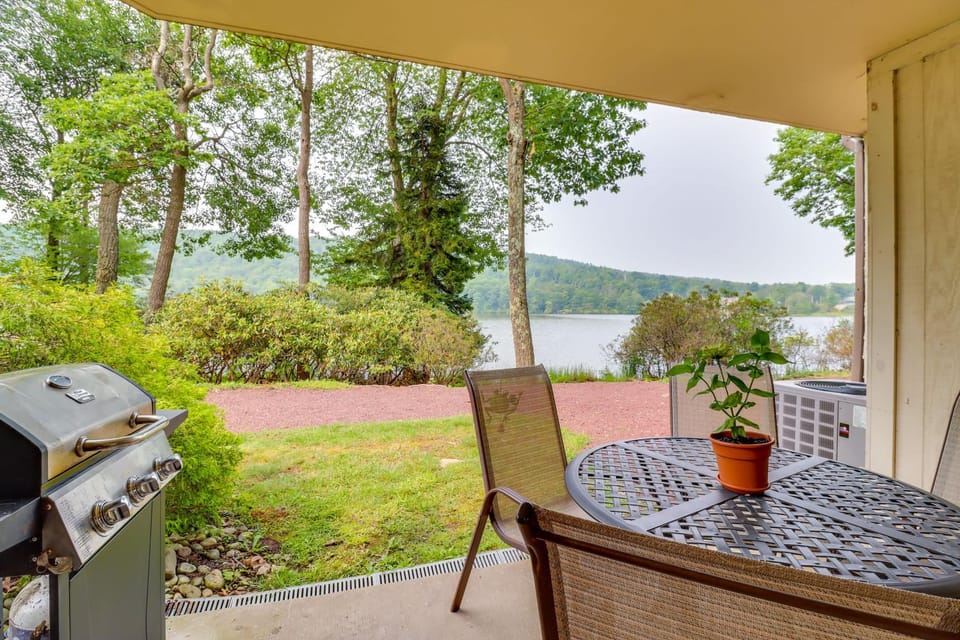 Steps to Shore: Scenic Big Boulder Lake Condo! House in Big Boulder Lake