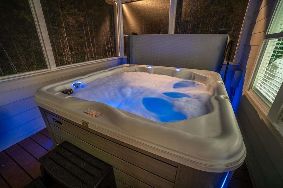 Par-Tee Haus I- Game Room & Hot Tub-Walk to Helen House in Helen