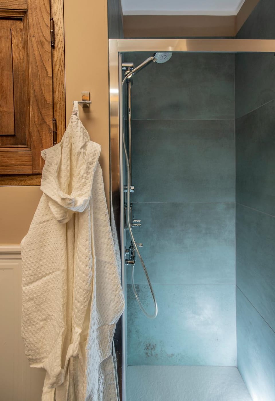 Shower, Bathroom, towels