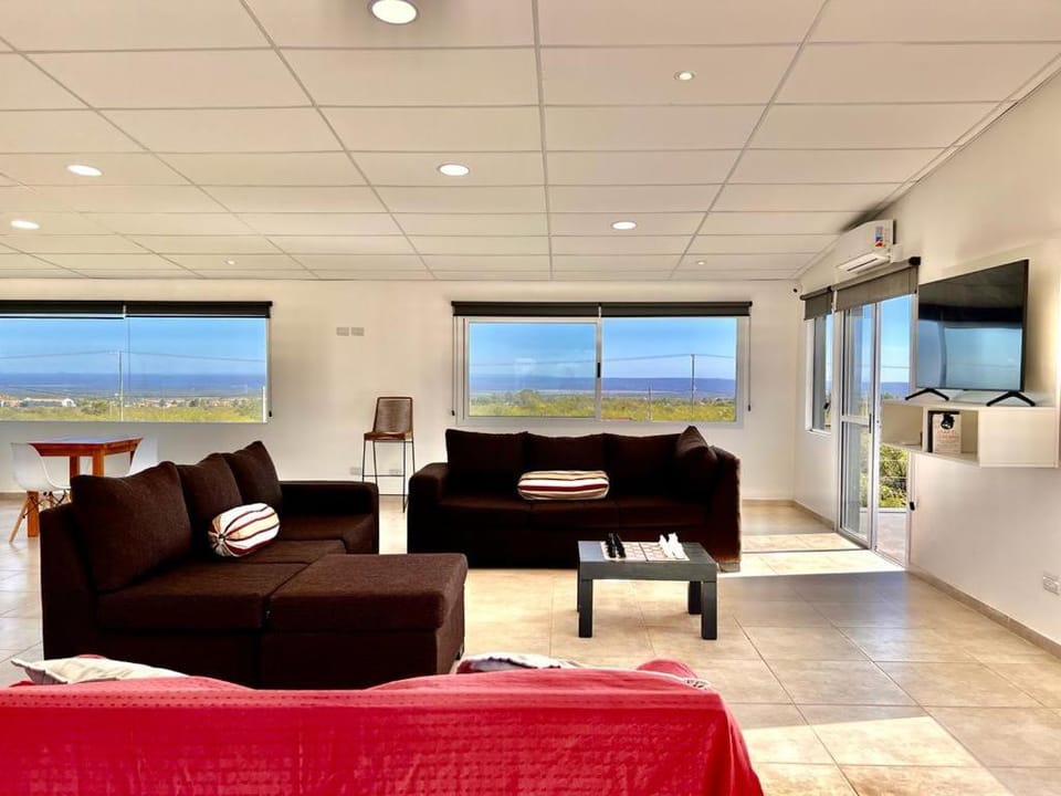 Communal lounge/ TV room, TV and multimedia, Kitchen or kitchenette, Seating area