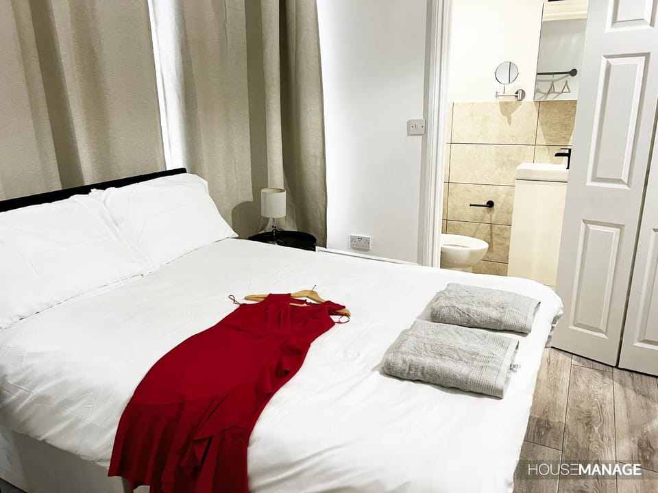 Erin Court Mansion - RM 11 Bed and Breakfast in Croydon