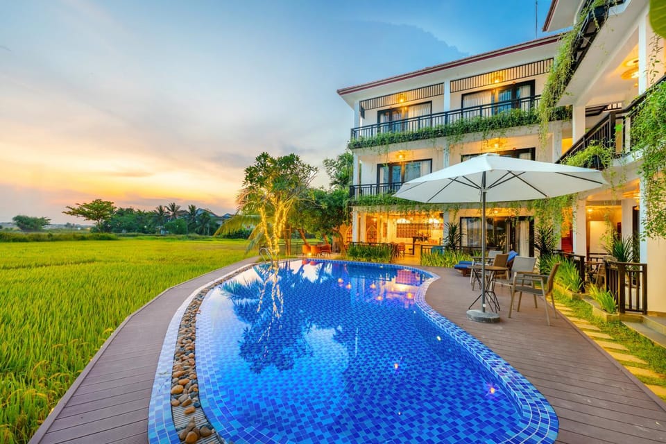 Property building, Spring, Day, Natural landscape, Garden, Garden view, Pool view, Swimming pool, sunbed
