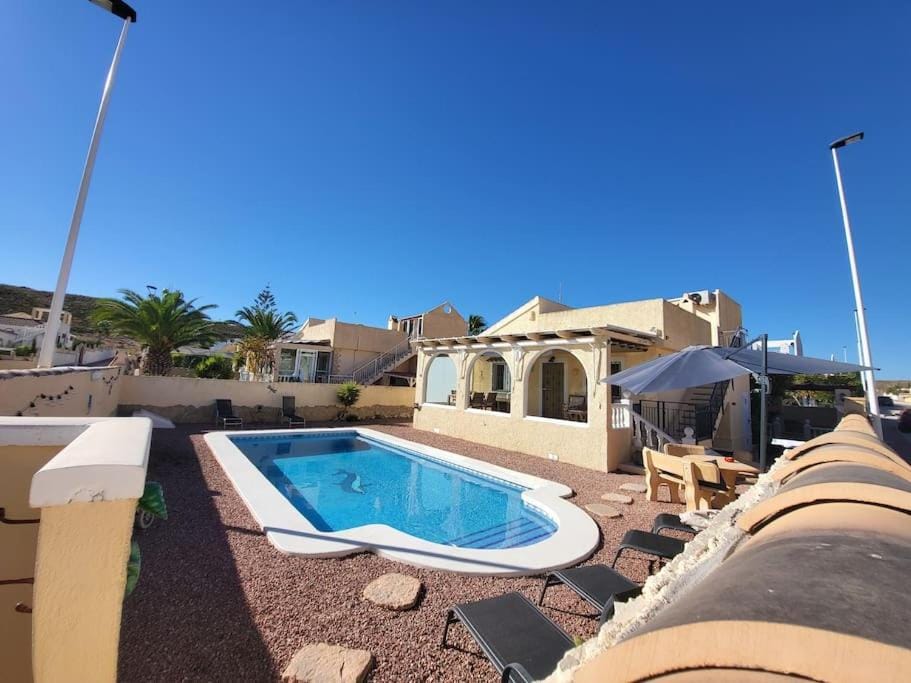 Property building, Patio, Day, Pool view, Swimming pool, sunbed