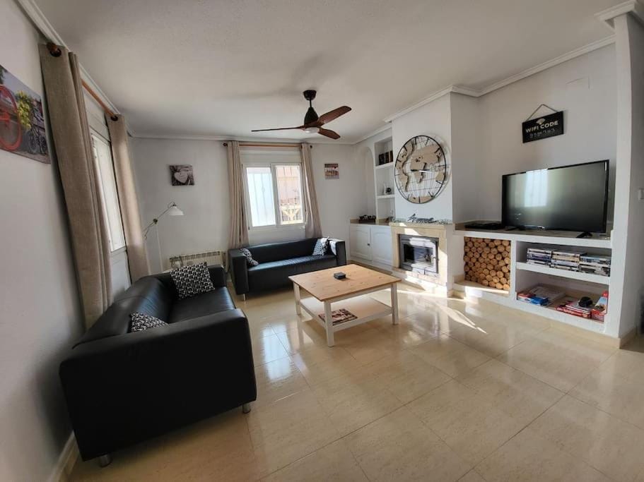 Communal lounge/ TV room, TV and multimedia, Living room, Seating area, fireplace