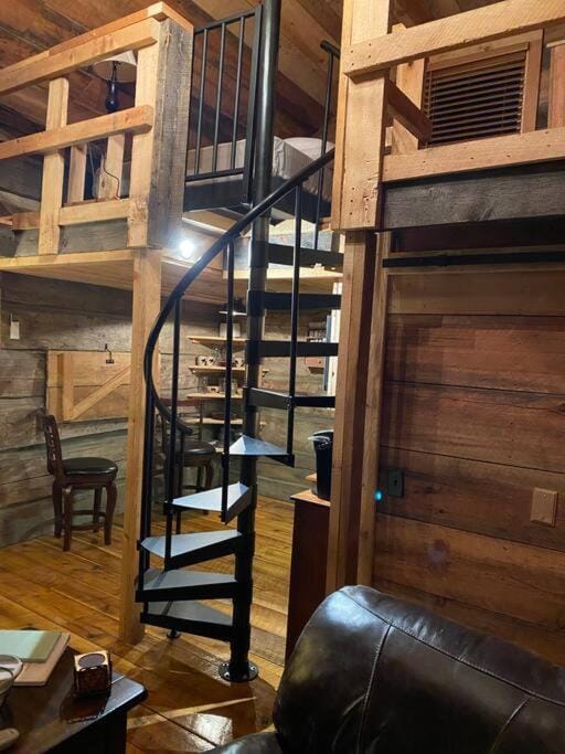 1850s Settlers Cabin at Wethero Ridge Cabin in Buncombe County