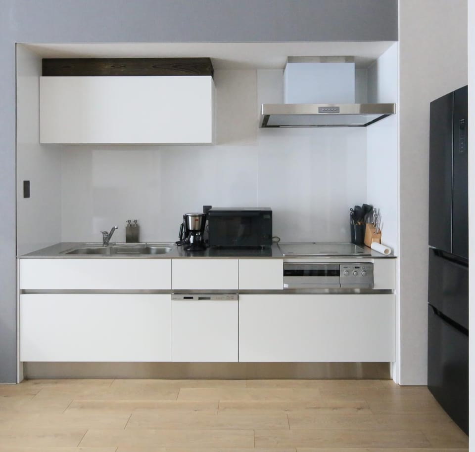 Coffee/tea facilities, Kitchen or kitchenette, minibar, stove