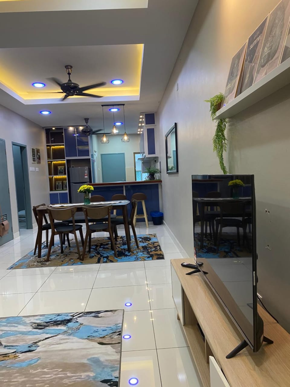 Living room, Seating area, Dining area