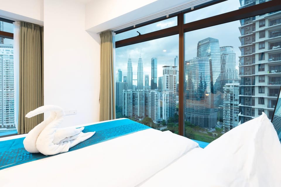 Bed, Day, Bedroom, City view, towels