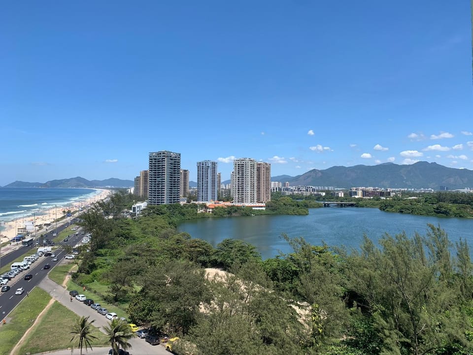 Apart hotel em frente à praia da Barra da Tijuca, vista total para o mar Apartment in Rio de Janeiro