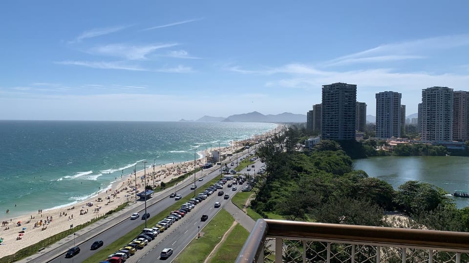 Apart hotel em frente à praia da Barra da Tijuca, vista total para o mar Apartment in Rio de Janeiro